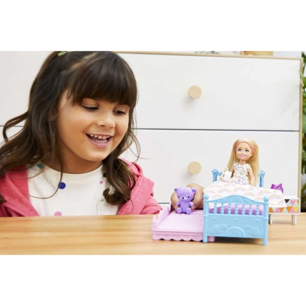 barbie club chelsea doll & bedroom playset2