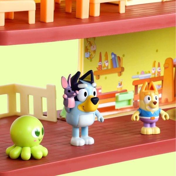 bluey ultimate lights & sounds playhouse & toy box, 2.5 3 inch figures1