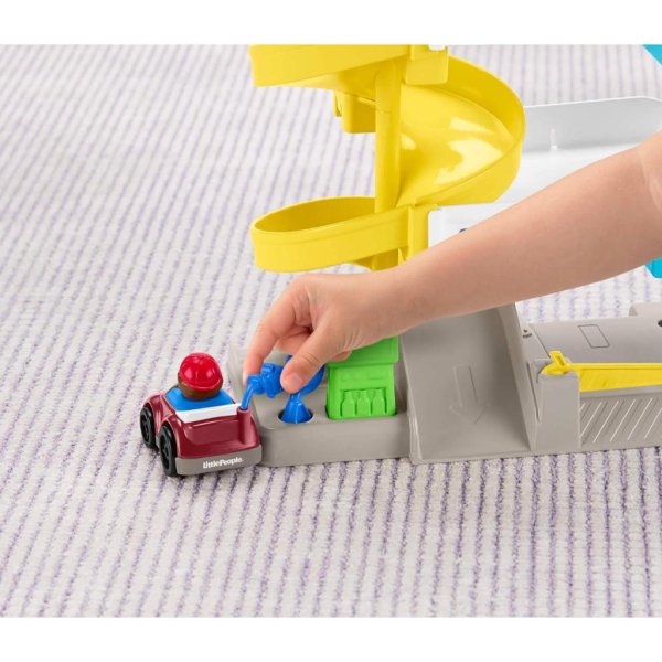 fisher price little people the helpful neighbor’s garage6