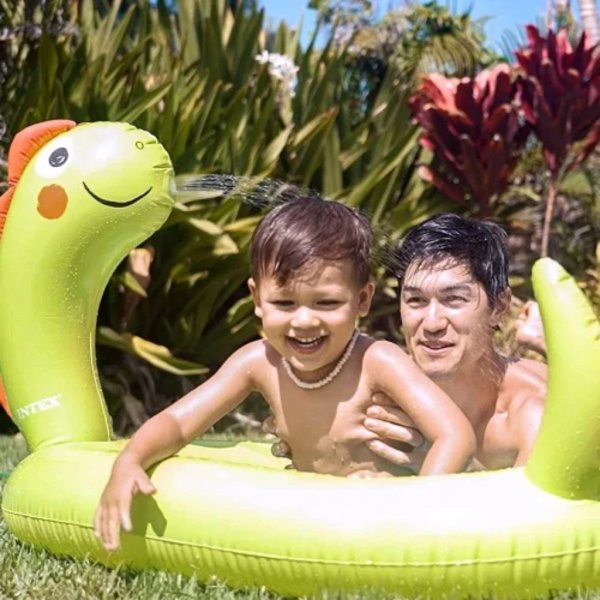 intex dinosaur spray pool (1)