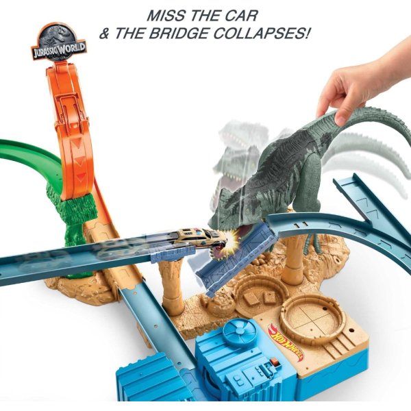 hot wheels jurassic world clash ‘n crash track set, for kids 3 years old & up4