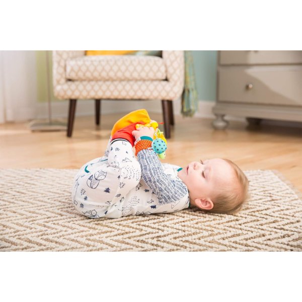 lamaze gardenbug baby foot finder socks & wrist rattle set11