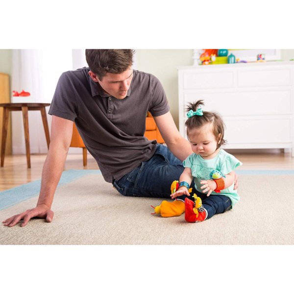 lamaze gardenbug baby foot finder socks & wrist rattle set2