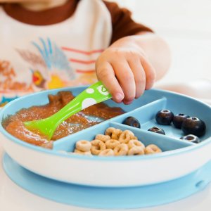 munchkin® stay put™ divided suction toddler plates, blue:green8