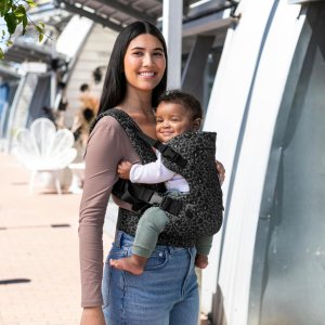 infantino flip advanced 4 in 1 carrier black & gray leopard2