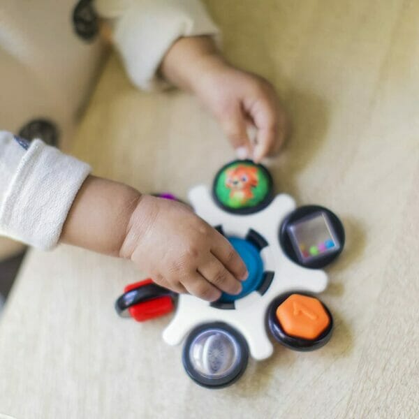 baby einstein curiosity clutch twist and pop rattle teether1