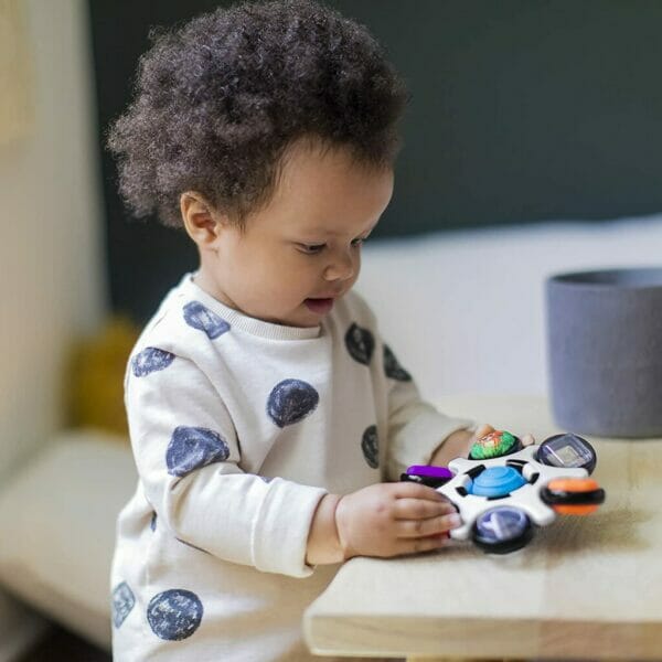 baby einstein curiosity clutch twist and pop rattle teether2