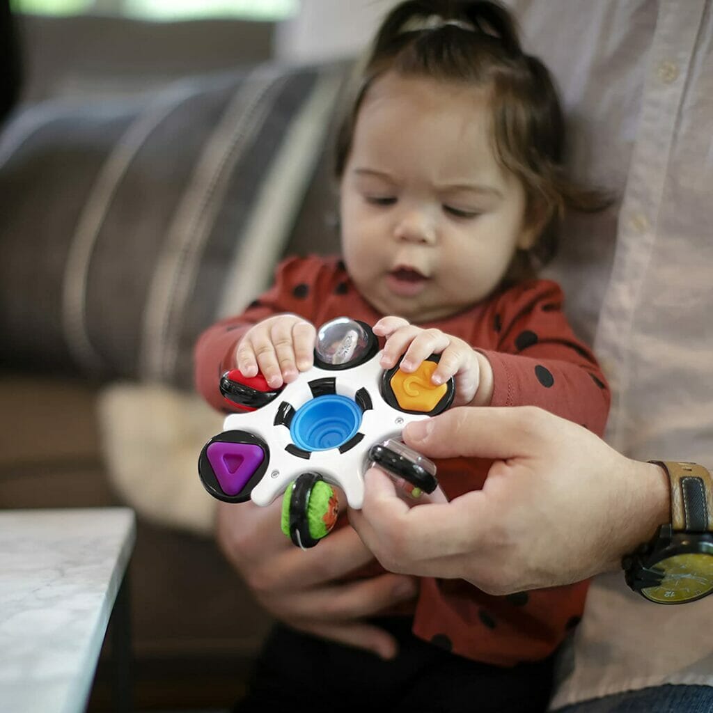 baby einstein curiosity clutch twist and pop rattle teether4