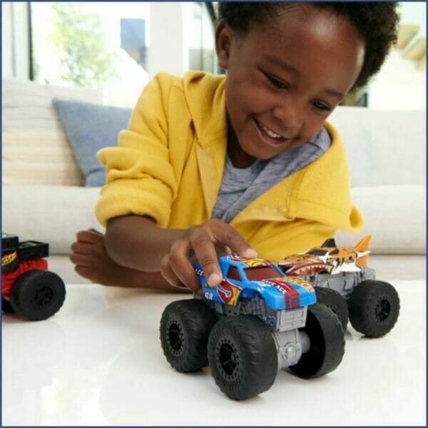 hot wheels monster trucks roarin’ wreckers race ace (3)