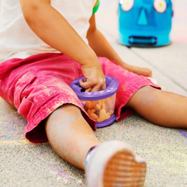 munchkin snack catcher purple 1