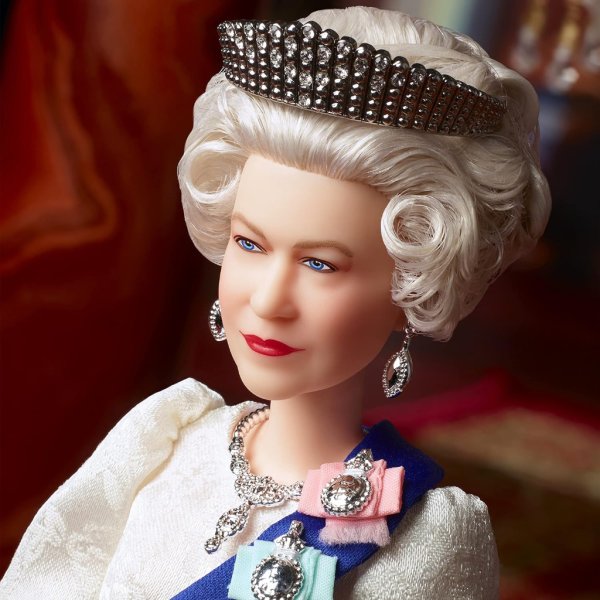 barbie signature queen elizabeth ii1