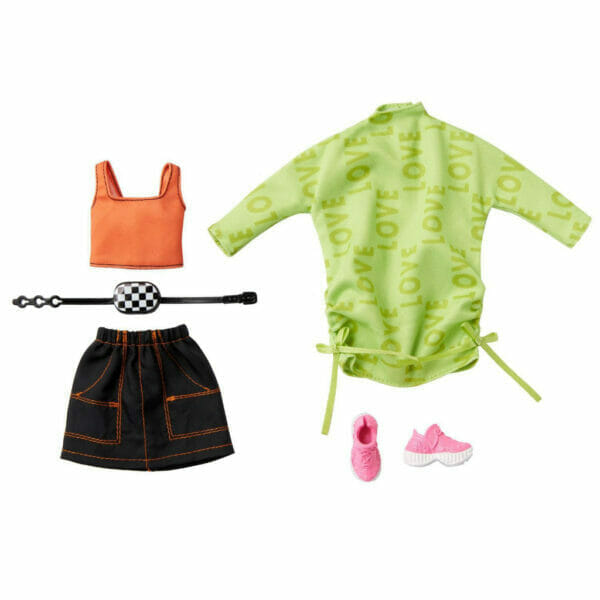 barbie fashion pack – green sweatshirt dress (1)