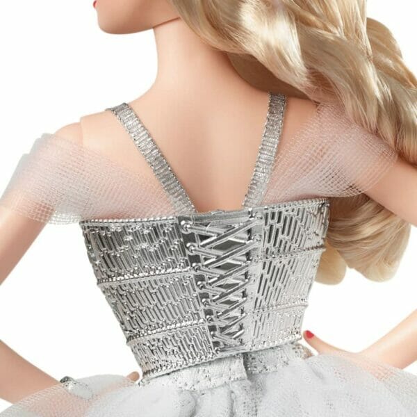 barbie signature 2021 holiday doll (12 inch, blonde wavy hair)5