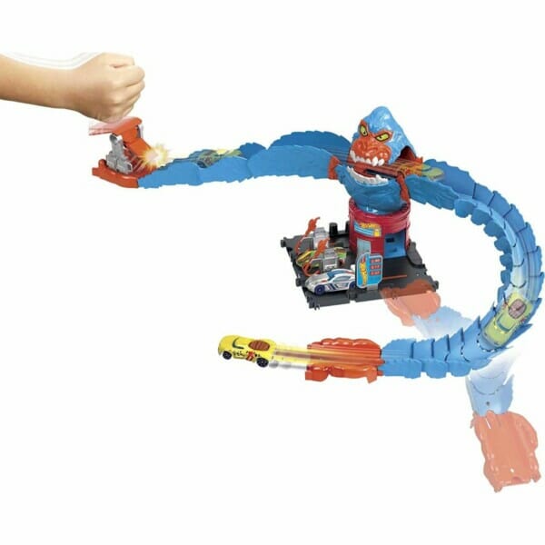 hot wheels city wreck & ride gorilla attack with 1 car, connects to other sets, gas station themed set, gift for kids 4 to 8 years old (4)