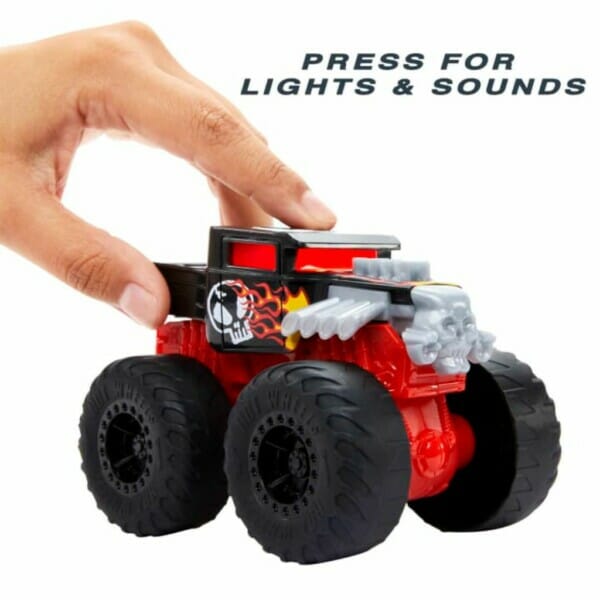hot wheels monster trucks roaring wreckers bone shaker (2)
