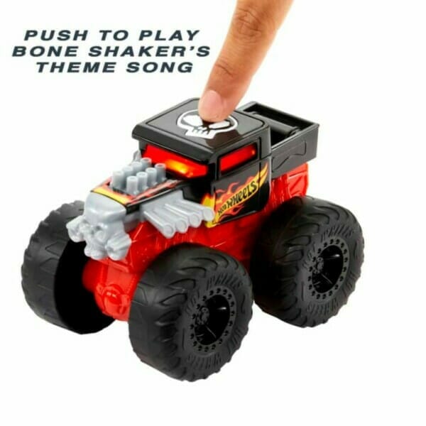 hot wheels monster trucks roaring wreckers bone shaker (4)