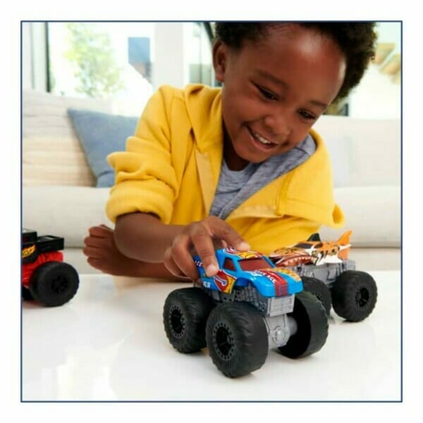 hot wheels monster trucks roaring wreckers bone shaker