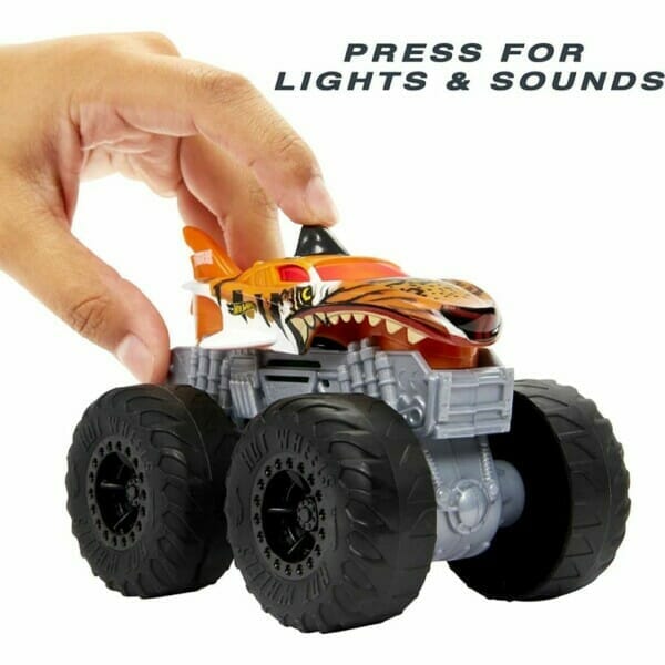 hot wheels monster trucks roaring wreckers tiger shark (1)