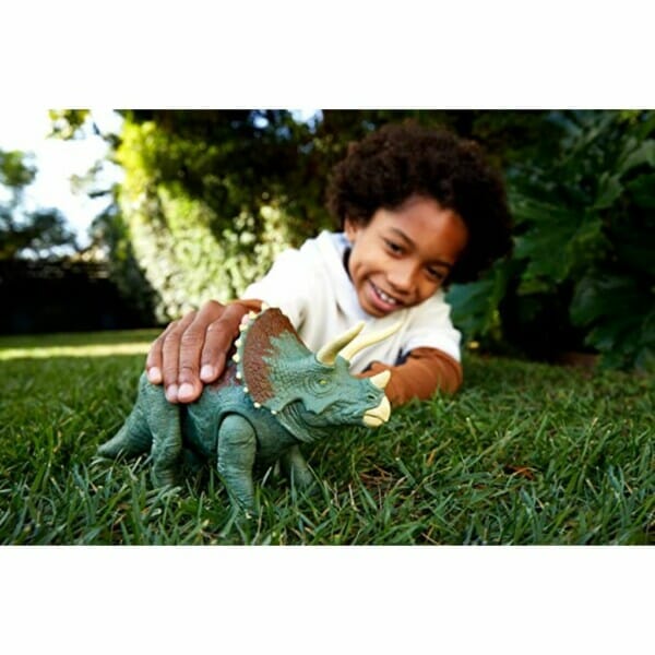 jurassic world dominion roar strikers triceratops dinosaur 2