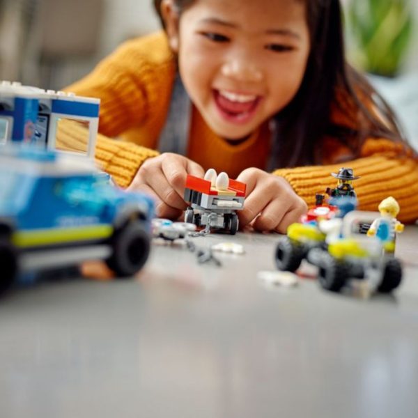 lego city police mobile command truck 60315 building set (2)