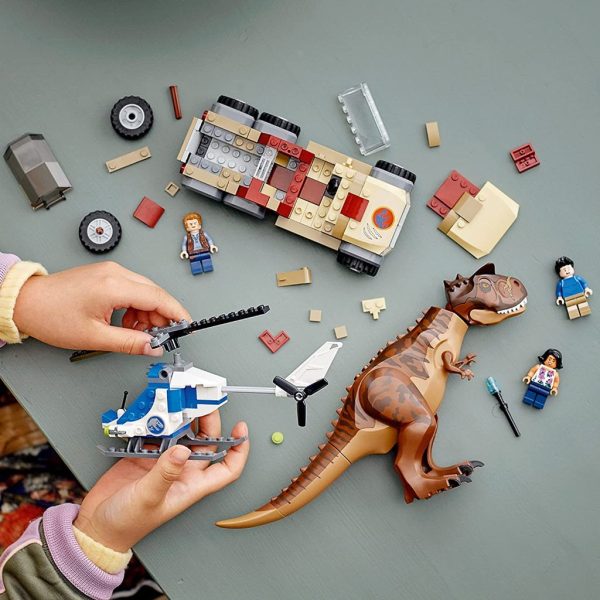 lego jurassic world carnotaurus dinosaur chase (240 pcs) (3)