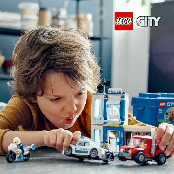 lego lego city police brick box 60270 action cop building toy for kids (301 pieces) (7)