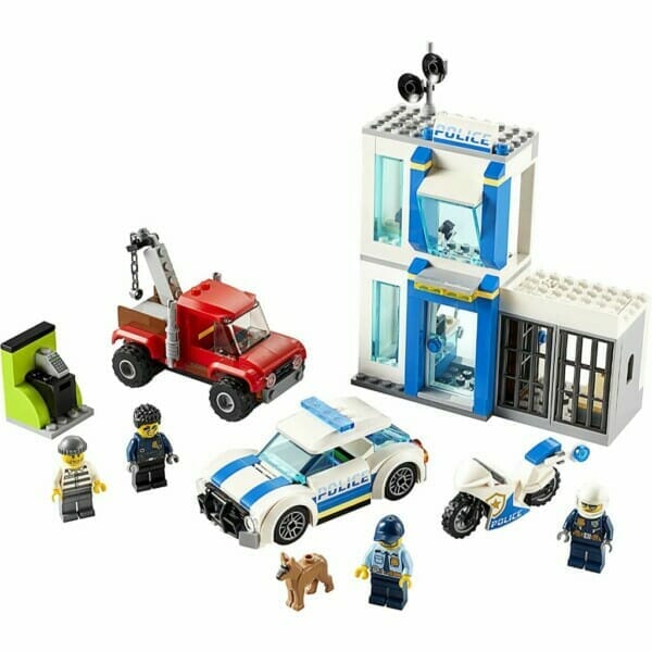 lego lego city police brick box 60270 action cop building toy for kids (301 pieces) (8)