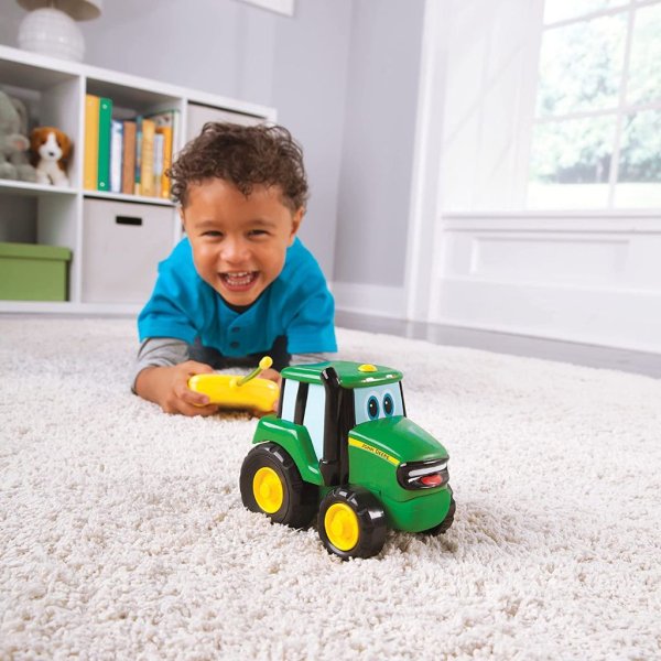 john deere radio controlled johnny tractor toy, john deere tractor toys, remote control toy tractor for toddlers1
