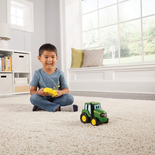 john deere radio controlled johnny tractor toy, john deere tractor toys, remote control toy tractor for toddlers3