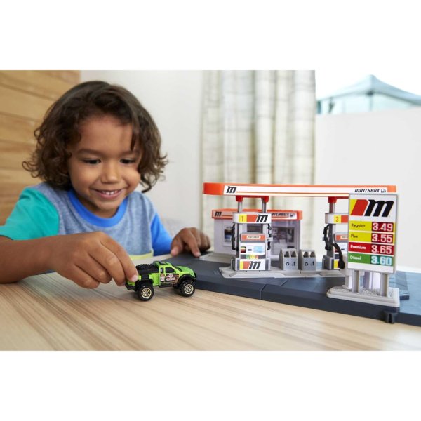 matchbox cars playset, action drivers fuel station & 1:64 scale toy truck3